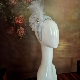 Alkalmi hajpánt, fejdísz, ezüst-fehér.