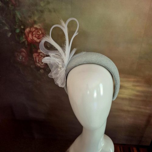 Alkalmi hajpánt, fejdísz, ezüst-fehér.