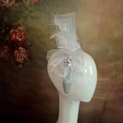 Alkalmi hajpánt, fejdísz, ezüst-fehér.