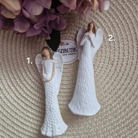 Kis angyalka szép ruhában.