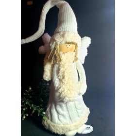 Angyal dekoráció kötött ruhában.