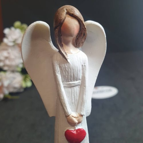 Angyal, kis angyalka  kerámia, szívvel.