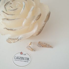 Felemás, strasszos angyalszárny fülbevaló.