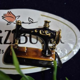 Antik varrógép bross, kitűző.