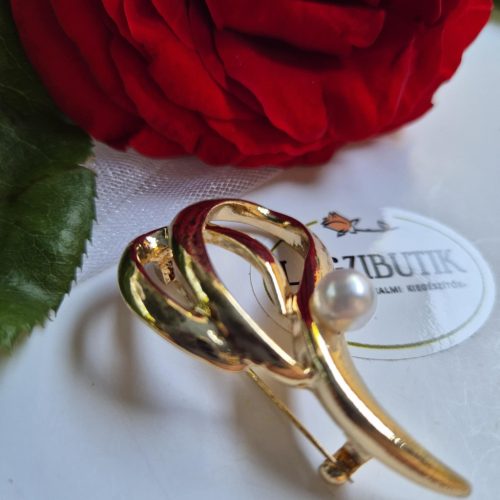 Arany szív bross, kitűző.