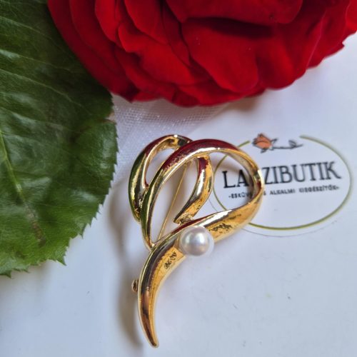 Arany szív bross, kitűző.