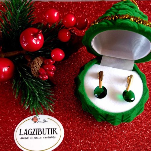 Acél, arany színű fülbevaló nagy kővel.