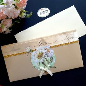   Arany színű díszboríték esküvőre, strasszokkal, írható kártyával.