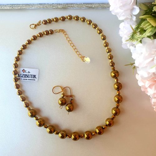 Arany színű tekla gyöngy ékszer-szett.