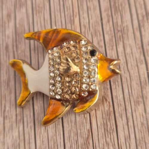 Aranyhal bross, kitűző.