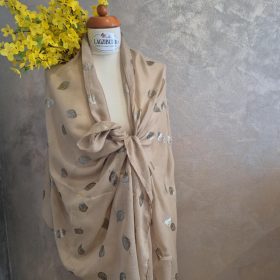  Arany leveles bézs stóla, vállkendő.