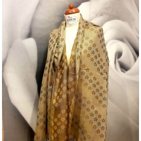 Csillogó, arany virágos elegáns stóla.