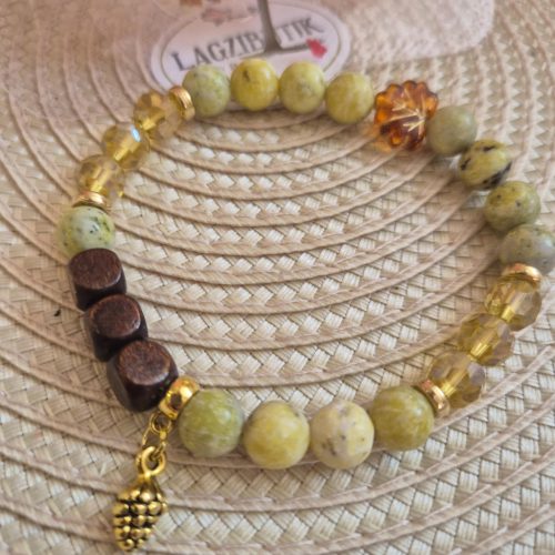 Achát ásványkarkötő levéllel.