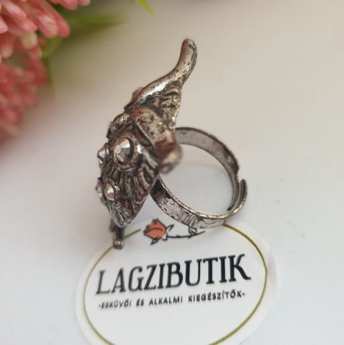 Fém bagoly gyűrű, strasszokkal.