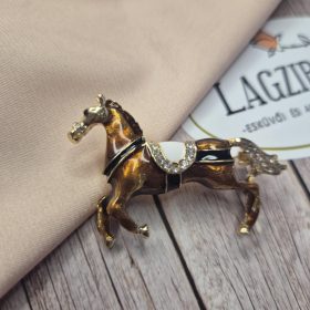 Barna ló  kitűző.