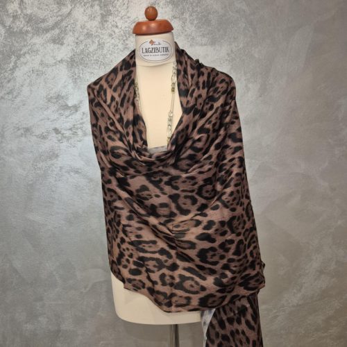 Barna, ocelotmintás rojtos stóla.