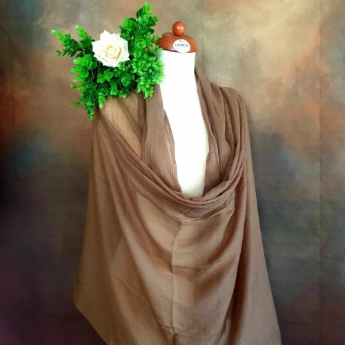 Mogyoróbarna selyem stóla, sál.