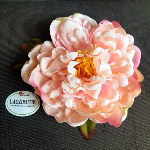 Bazsarózsa nagy kitűző, hajbavaló.