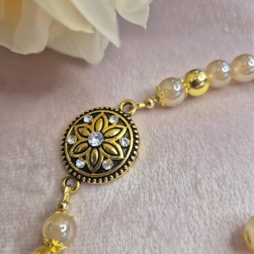 Bézs, fényes achát nyaklánc-fülbevaló szett.