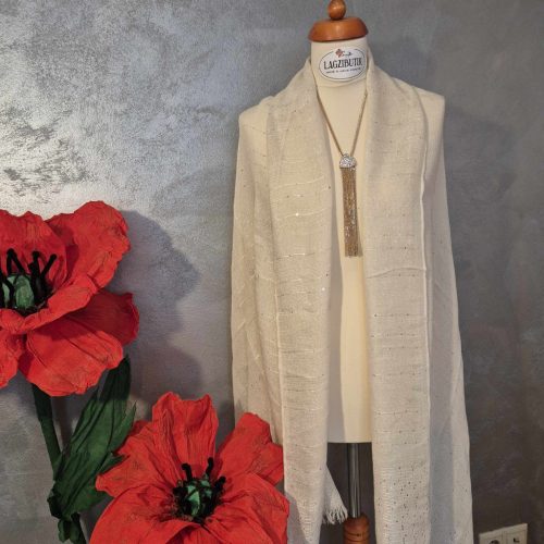 Bézs, flitteres stóla, vállkendő.