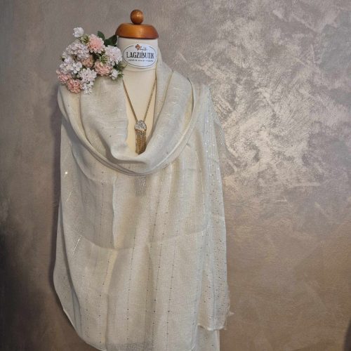 Bézs, flitteres stóla, vállkendő.