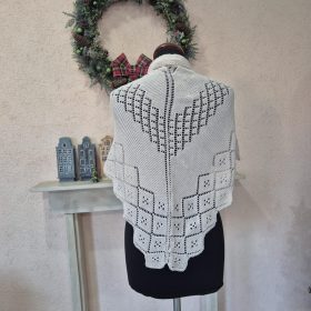  Bézs, kötött vállkendő, közepes méretben.