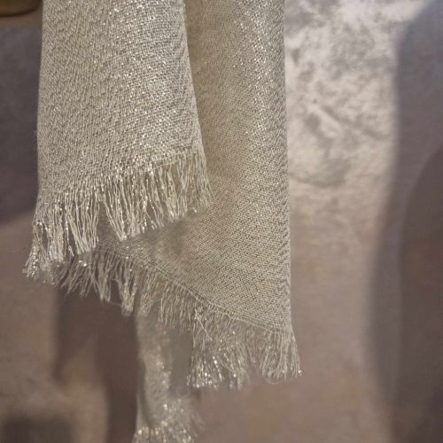 Bézs, lurex alkalmi stóla, vállkendő.