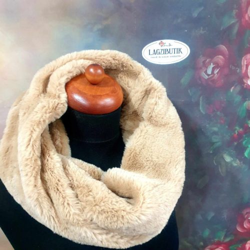 Bézs körsál műszőrméből.