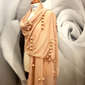   Bogyós pamut sál, stóla rózsaszín vagy törtfehér színben.