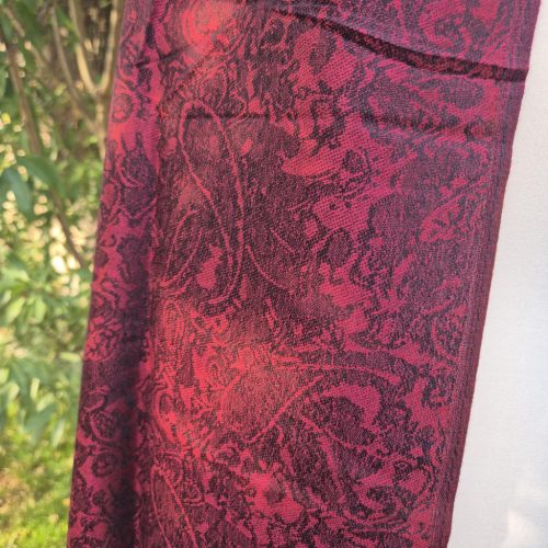 Bordó-fekete stóla, pashmina, perzsa mintákkal.