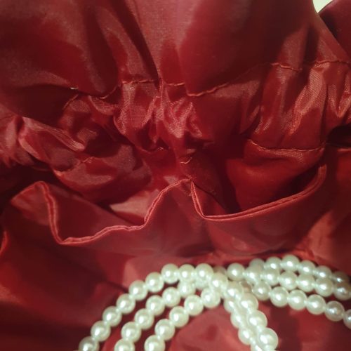 Bordó selyem ékszertartó, szütyő, vintage stílusban.