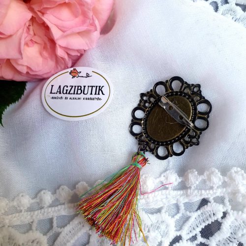 Camea, nosztalgia bross, kitűző bolyttal.