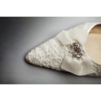 Övek, nadrágtartók, cipődíszek.