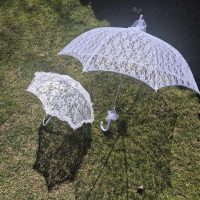 Menyasszonyi táska, kesztyű, esernyő.