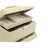 Hölgyeknek, édesanyáknak.