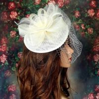 Esküvői-alkalmi kalap, fejdísz.