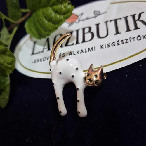 Cica bross, kétféle színben.