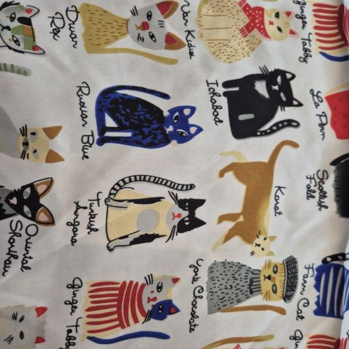 Cicás színes kendő.