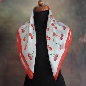 Cseresznyés szatén kendő.