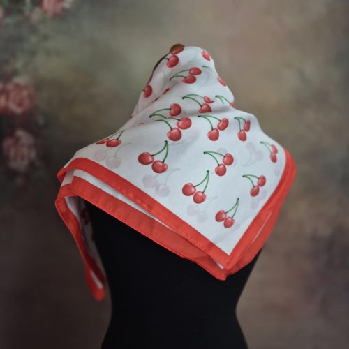 Cseresznyés szatén kendő.