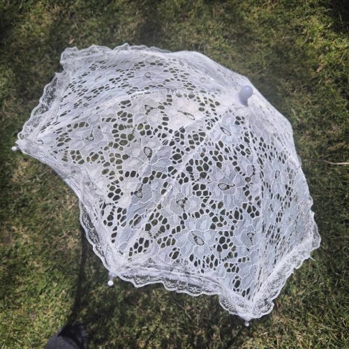 Csipkés esernyő koszorúslányoknak, gyerek méretben.