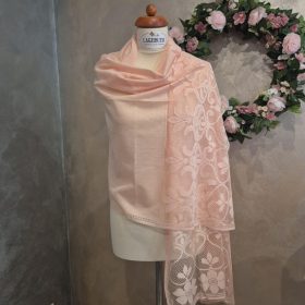 Csipkés stóla, sima széllel, több színben.