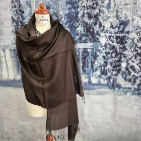 Csokoládé barna, rojtos alkalmi stóla, kendő.