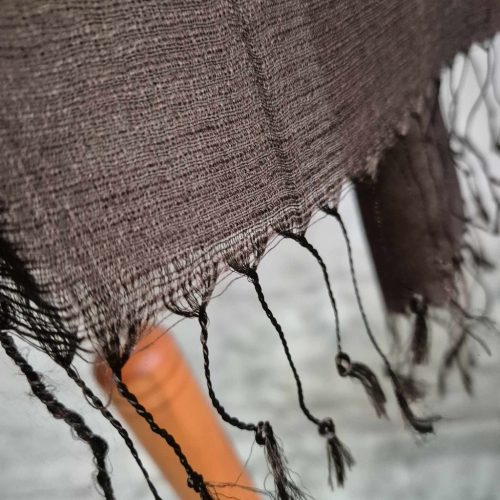 Csokoládé barna, rojtos alkalmi stóla, kendő.