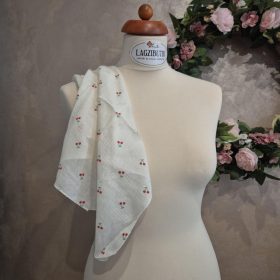 Cseresznyés, vékony gyerekkendő, kendő.