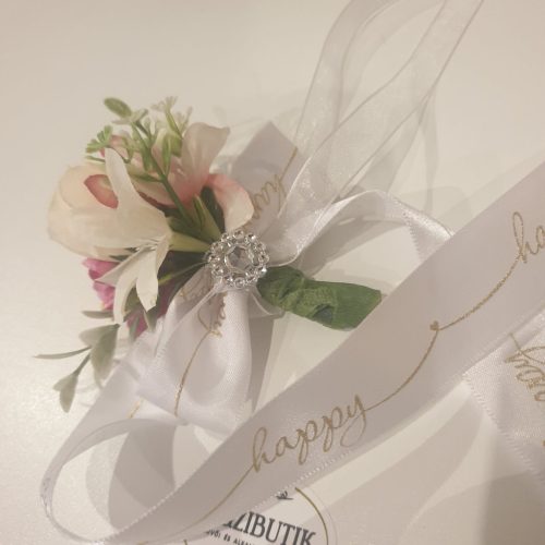 Csuklódísz, fehér, kiscsokros.