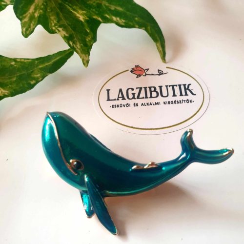 Türkiz delfin, cápa kitűző, bross tűzzománccal.