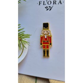 Diótörő-katona karácsonyi kitűző.