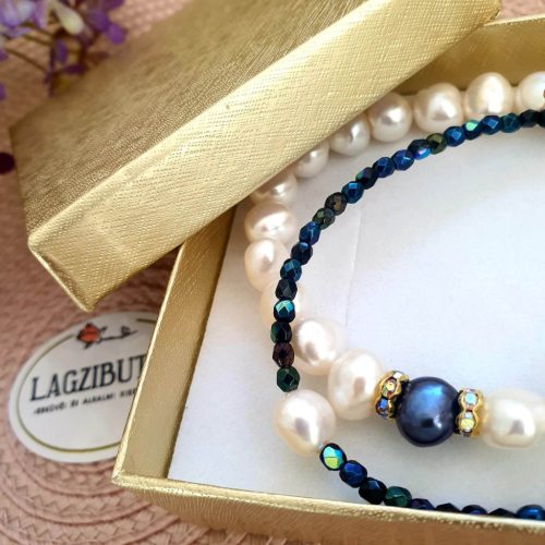 Duplasoros tenyésztett gyöngy karkötő rózsa kapoccsal.