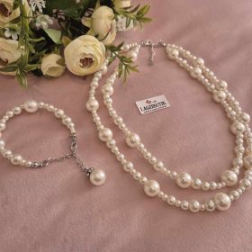   Duplasoros, vegyes méretű gyöngyökből készült nyaklánc-karkötő szett.